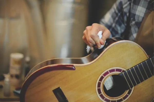 Hướng dẫn vệ sinh đàn guitar đúng cách