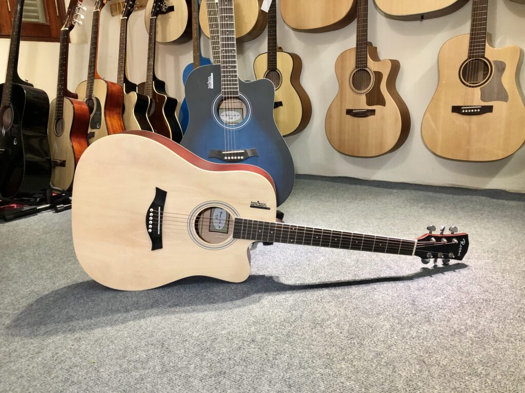 Đàn guitar Rosen là một lựa chọn phổ biến cho người mới bắt đầu học guitar, đặc biệt là do giá cả phải chăng và âm thanh đáp ứng được nhu cầu cơ bản. Tuy nhiên, chất lượng của đàn guitar Rosen có thể thay đổi tùy thuộc vào từng model và nhà sản xuất, vì vậy người mua cần cân nhắc kỹ lưỡng trước khi quyết định.
